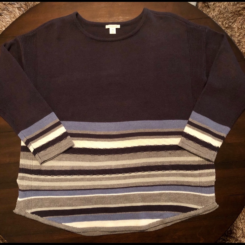 Women’s Sweater NWOT. dark purple color 💐💐💐